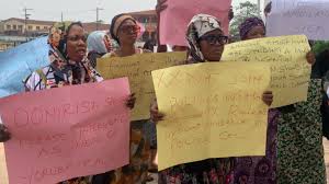 Wives of detained Osun Amotekun operatives seek Ooni of Ife’s intervention